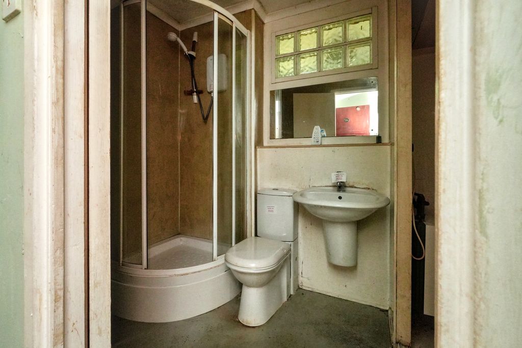 Property photo 2 of 19 42 Honeysuckle Drive, Liverpool, Merseyside L9 1Jl
