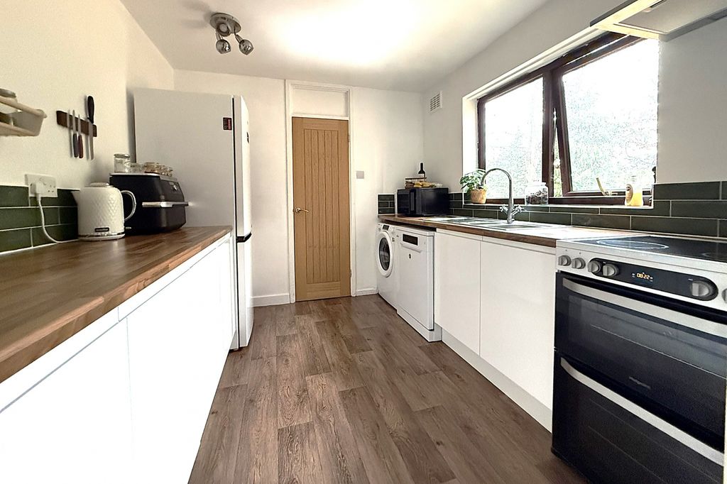 Property photo 3 of 8 Gallery