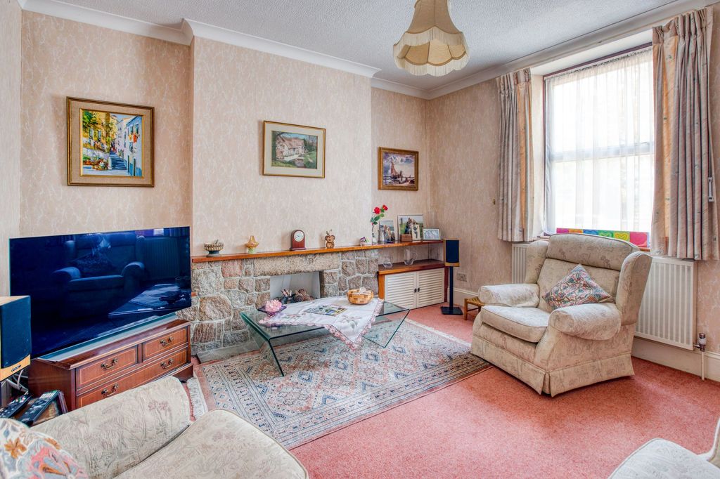 Property photo 2 of 25