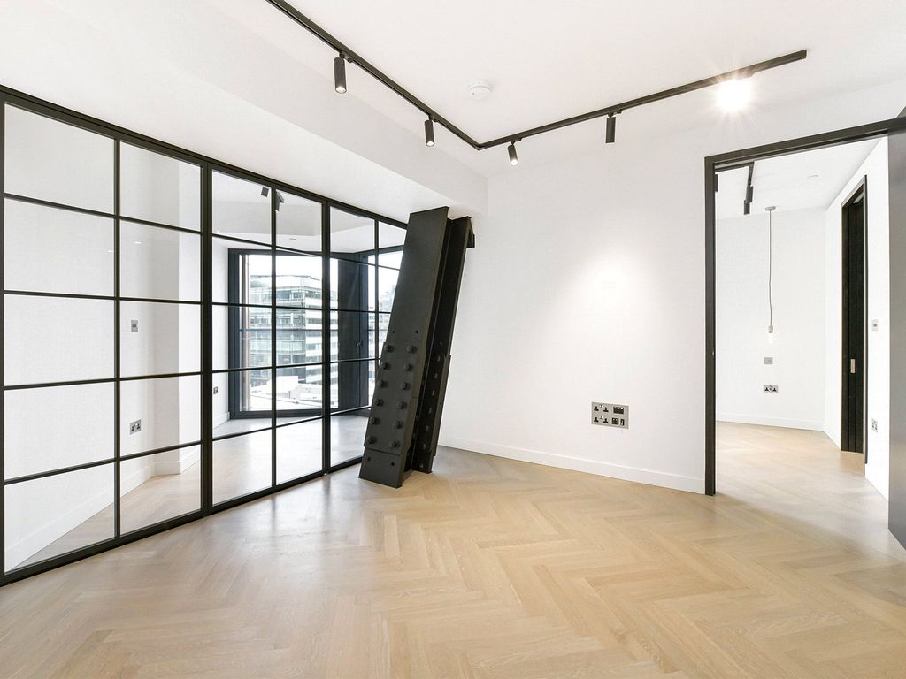 Property photo 3 of 15 One Crown Place