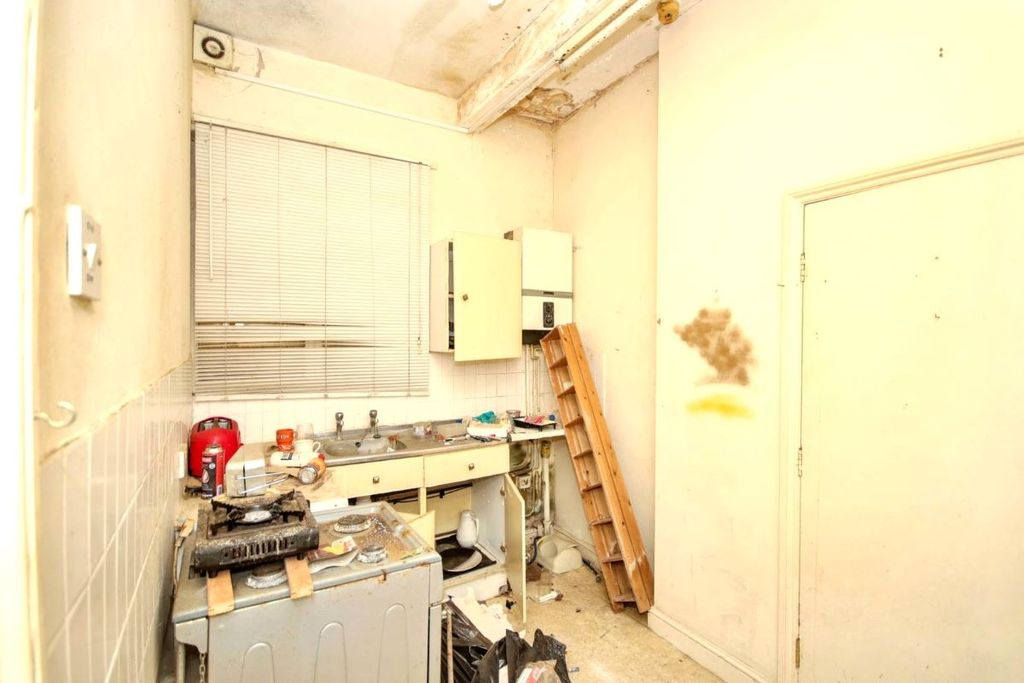 Property photo 3 of 5