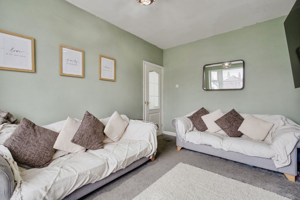 Property photo 3 of 21 Pbox-Img.Jpg