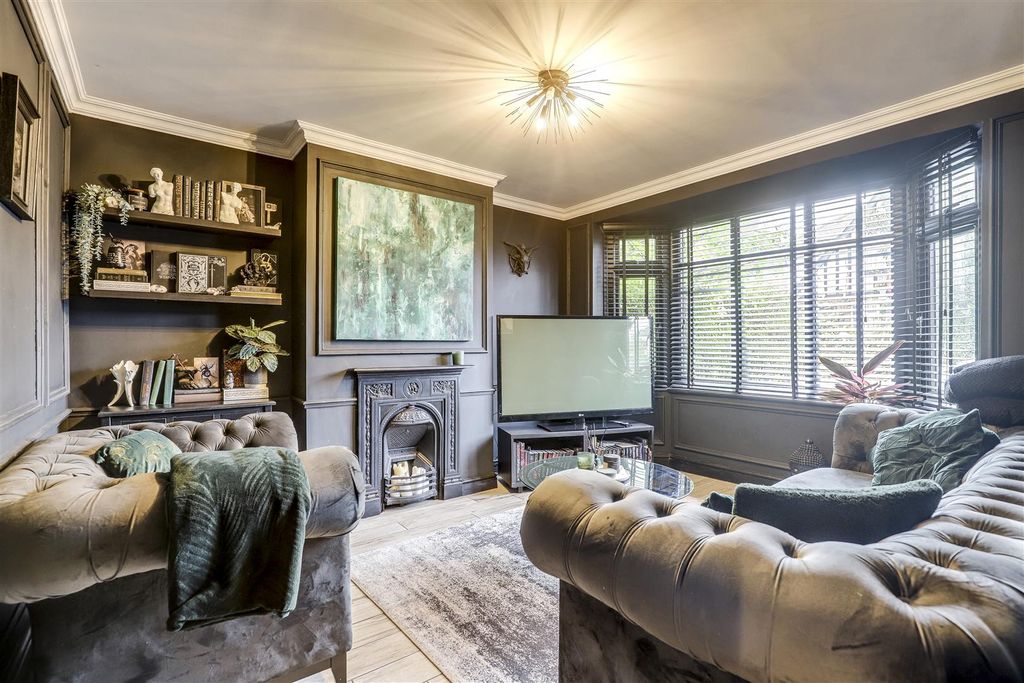 Property photo 2 of 23 11953.Jpg