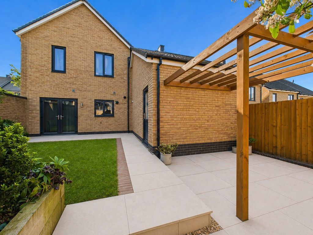 Property photo 2 of 27