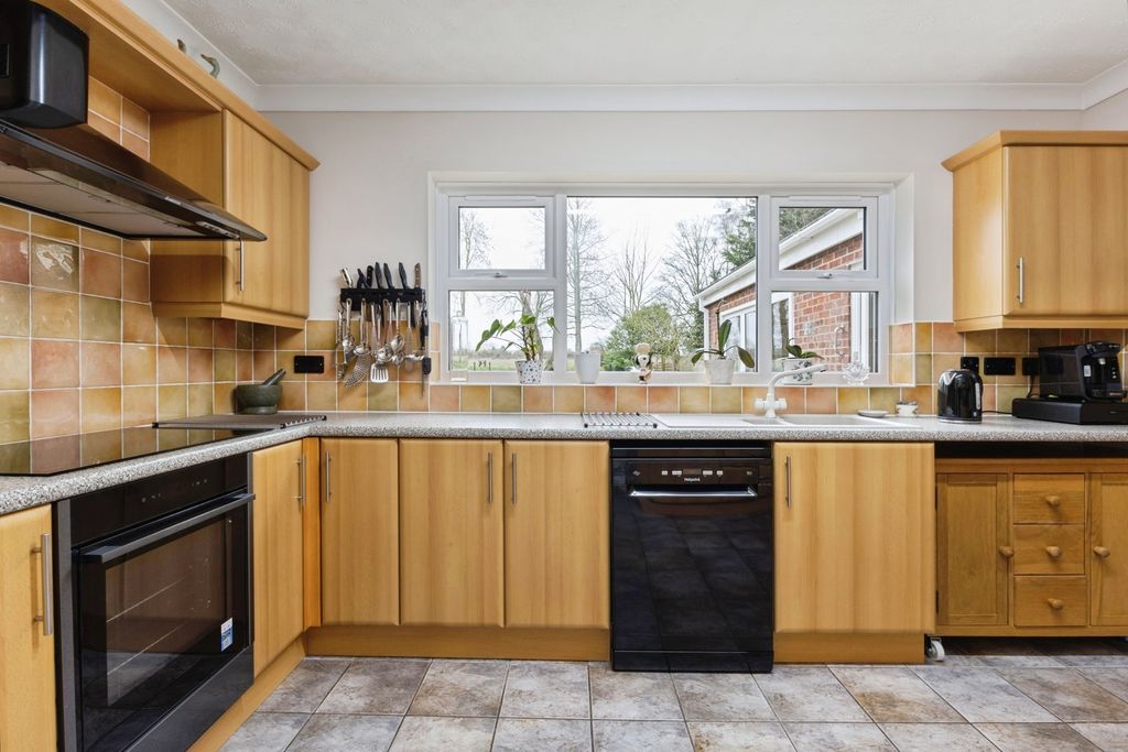 Property photo 2 of 30 Pbox-Img.Jpg