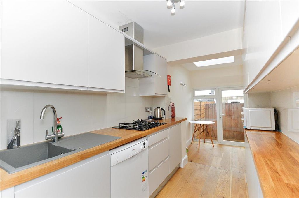 Property photo 3 of 4 Kitchen