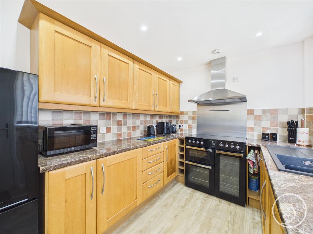 Property photo 2 of 14 Kitchen