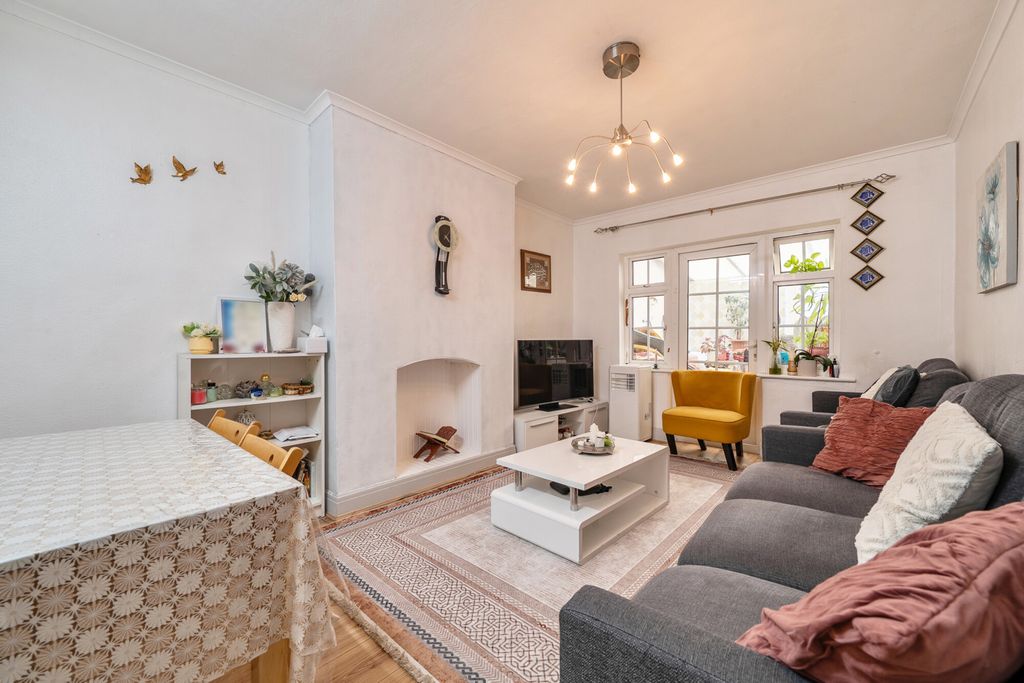 Property photo 2 of 16 1527392-11-6Ad104...