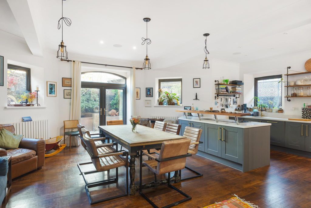 Property photo 1 of 13 Image