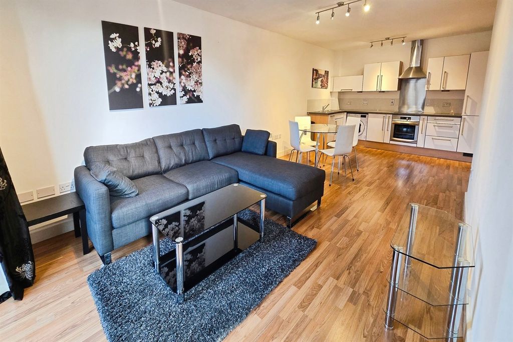 Property photo 3 of 9 Lounge Area