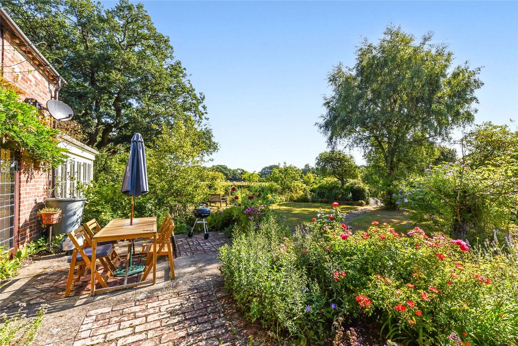 Property photo 3 of 21 Gardens