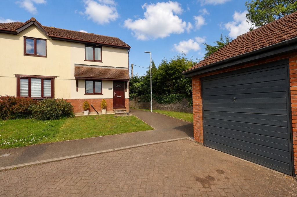 Property photo 1 of 17 External