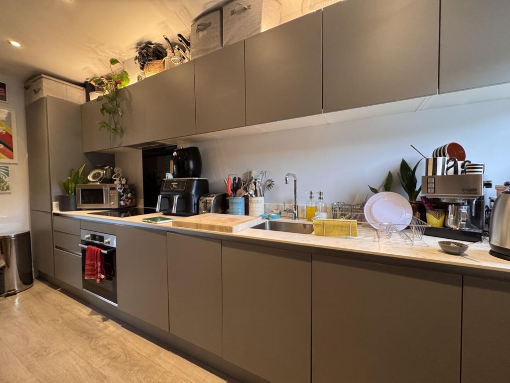Property photo 3 of 9 Kitchen