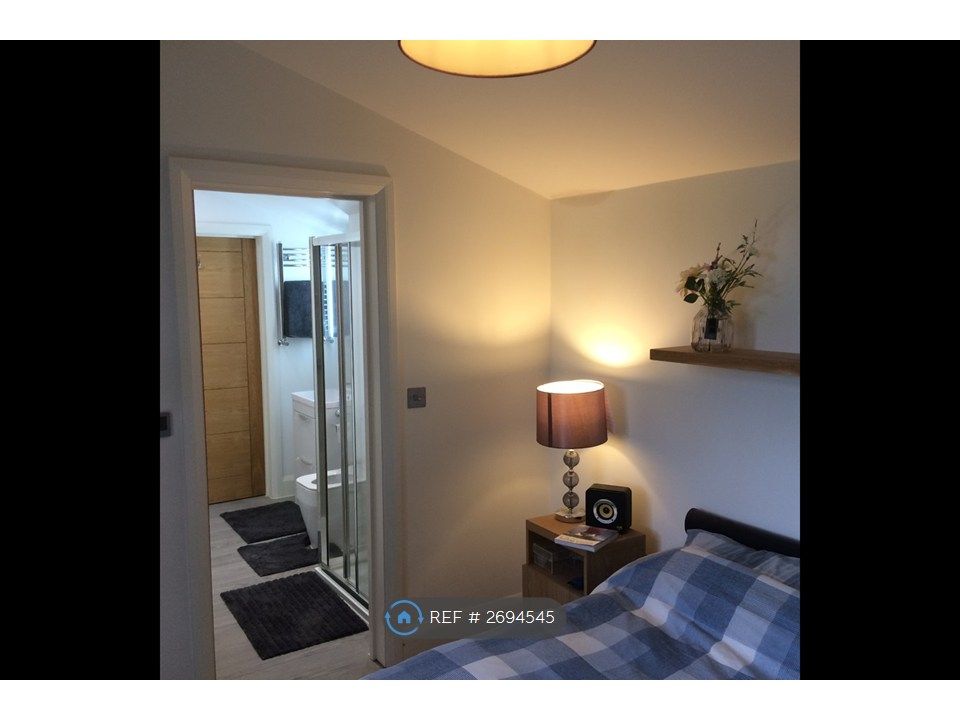 Property photo 2 of 34 Master Bedroom/En-Suite1