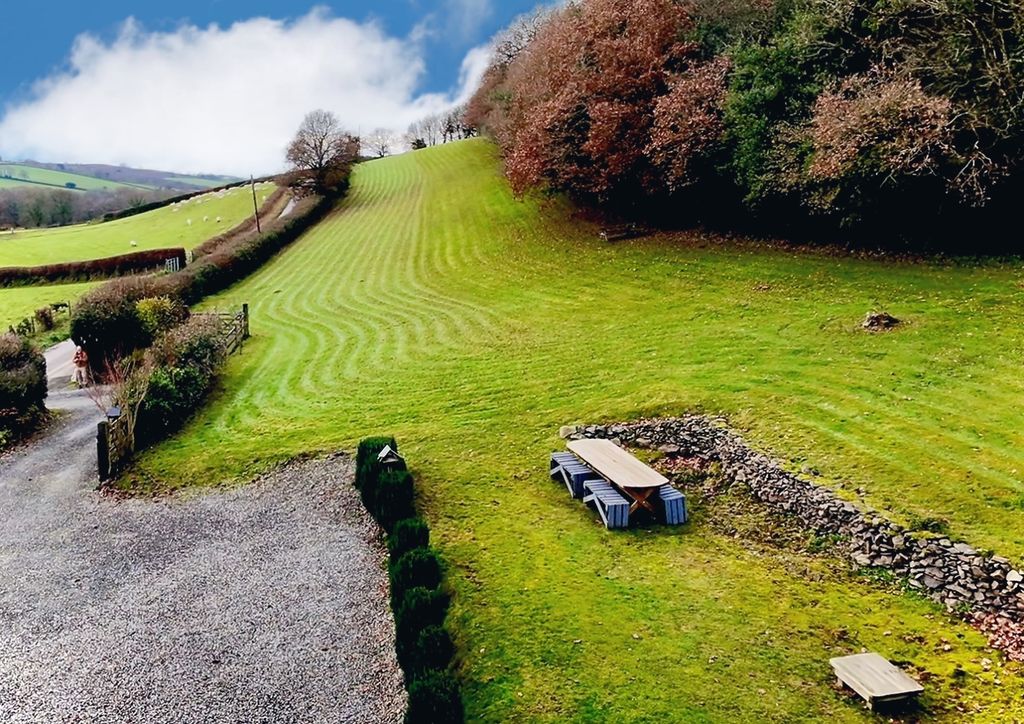 Property photo 2 of 22 Meadow