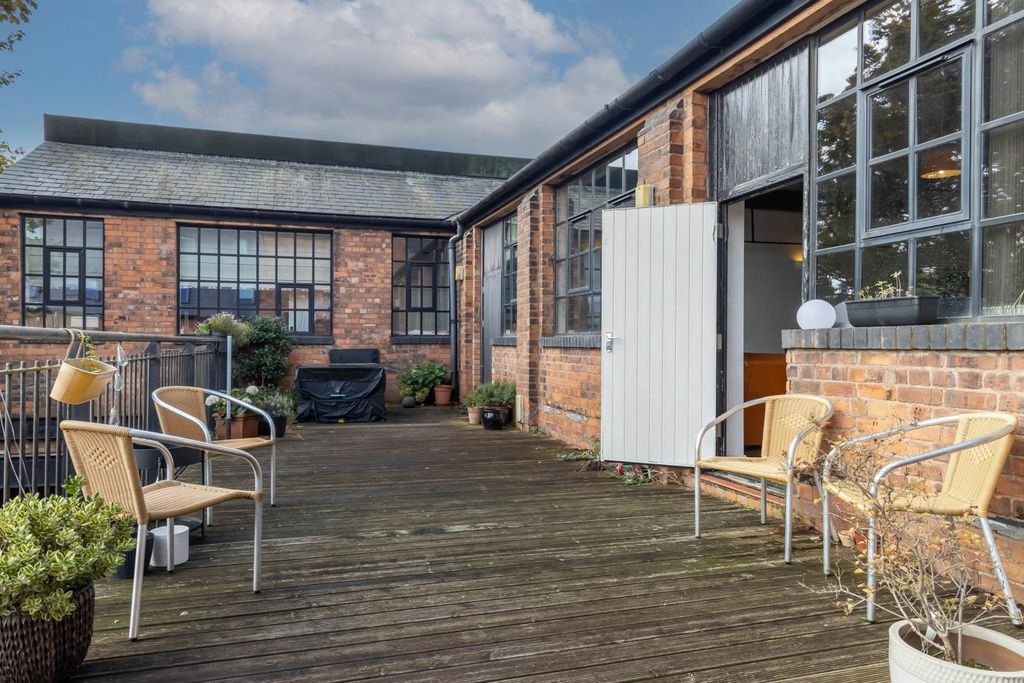 Property photo 3 of 18 Living Area