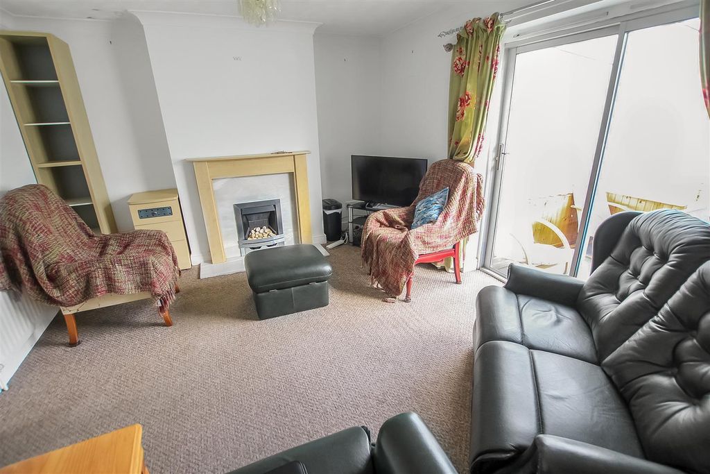 Property photo 3 of 9 Living Room.Jpg