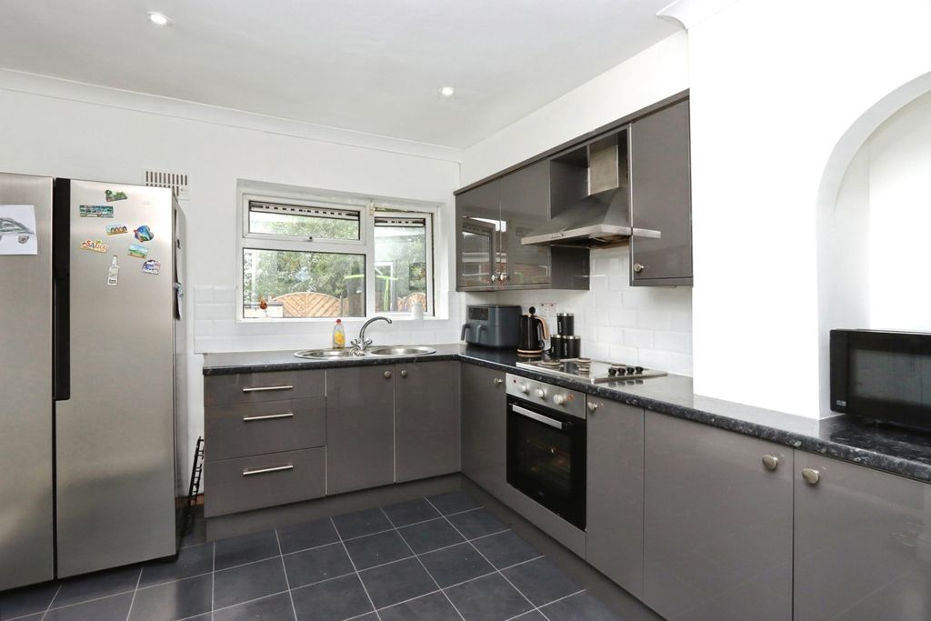 Property photo 3 of 17 Photo