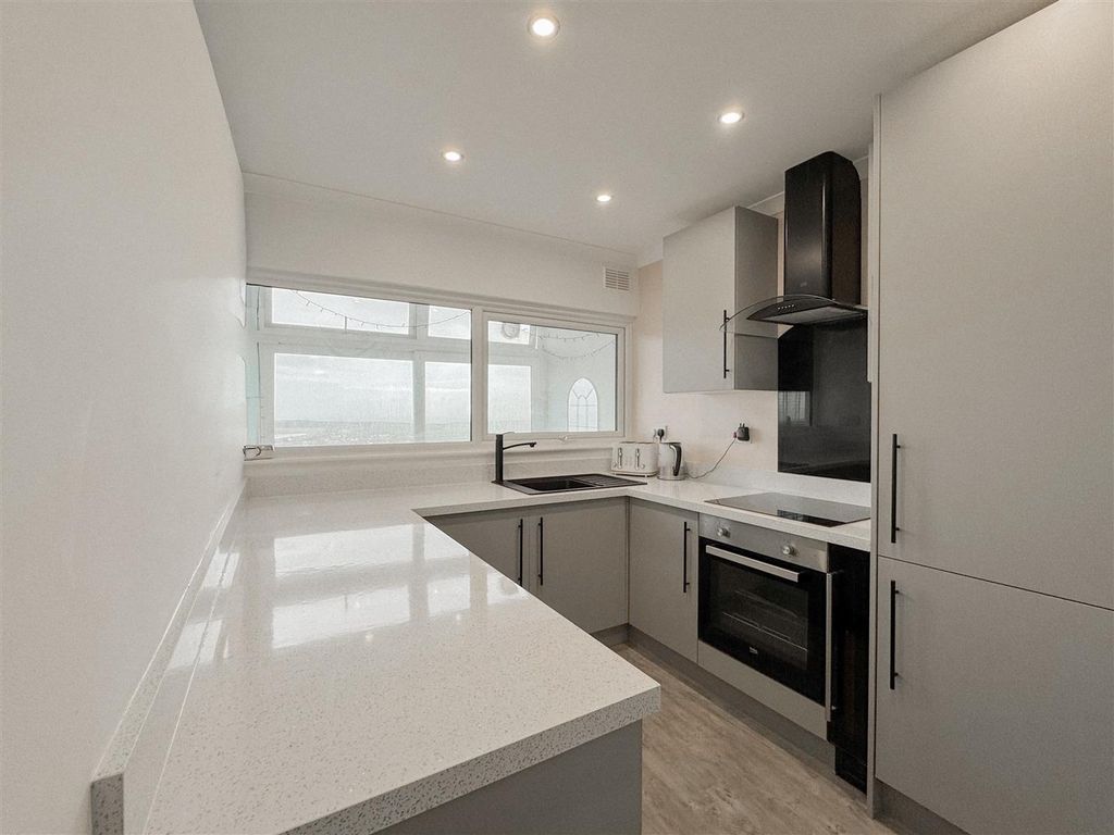 Property photo 3 of 16 Kitchen