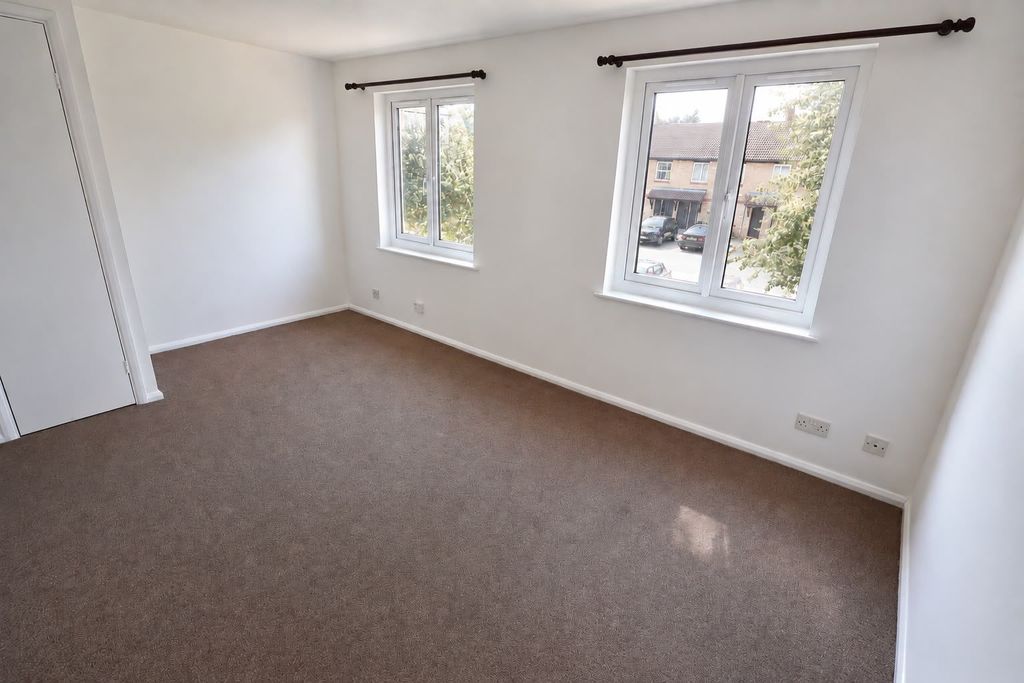 Property photo 2 of 5