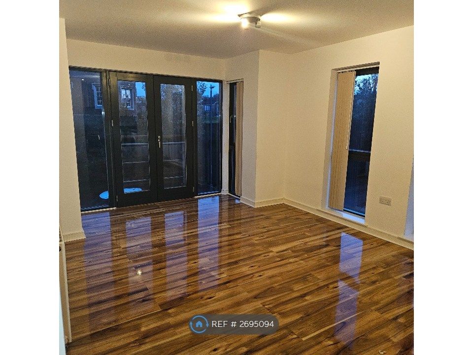 Property photo 1 of 10 Living Room