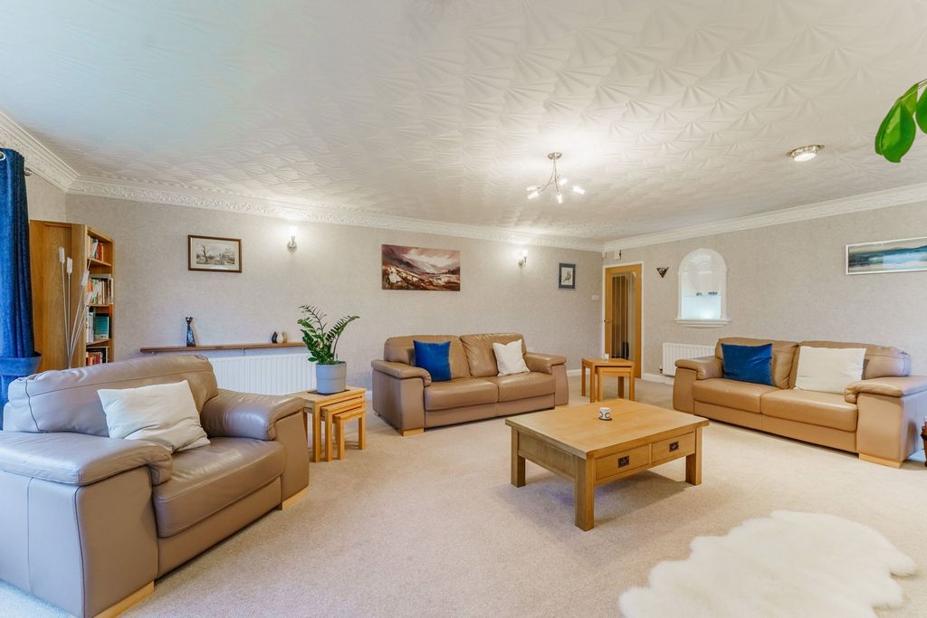 Property photo 2 of 60