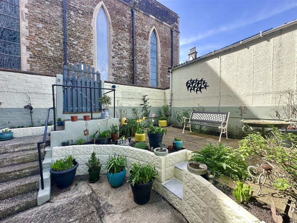 Property photo 3 of 17