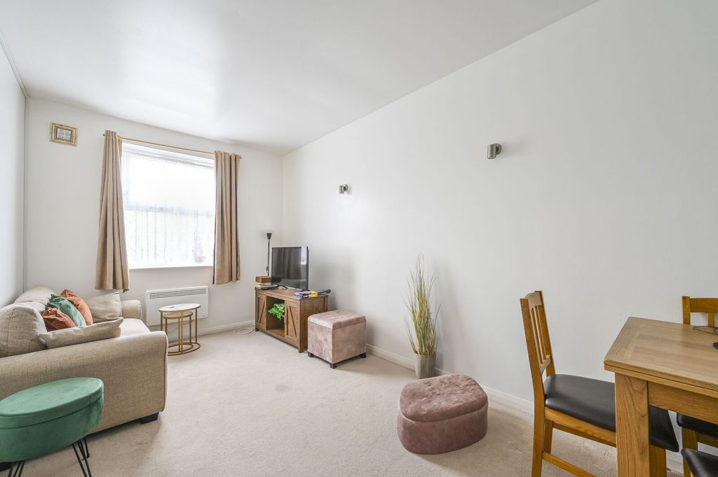 Property photo 2 of 5