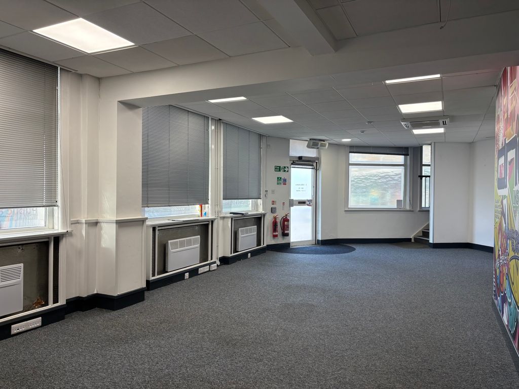 Property photo 3 of 14 Picture No. 19