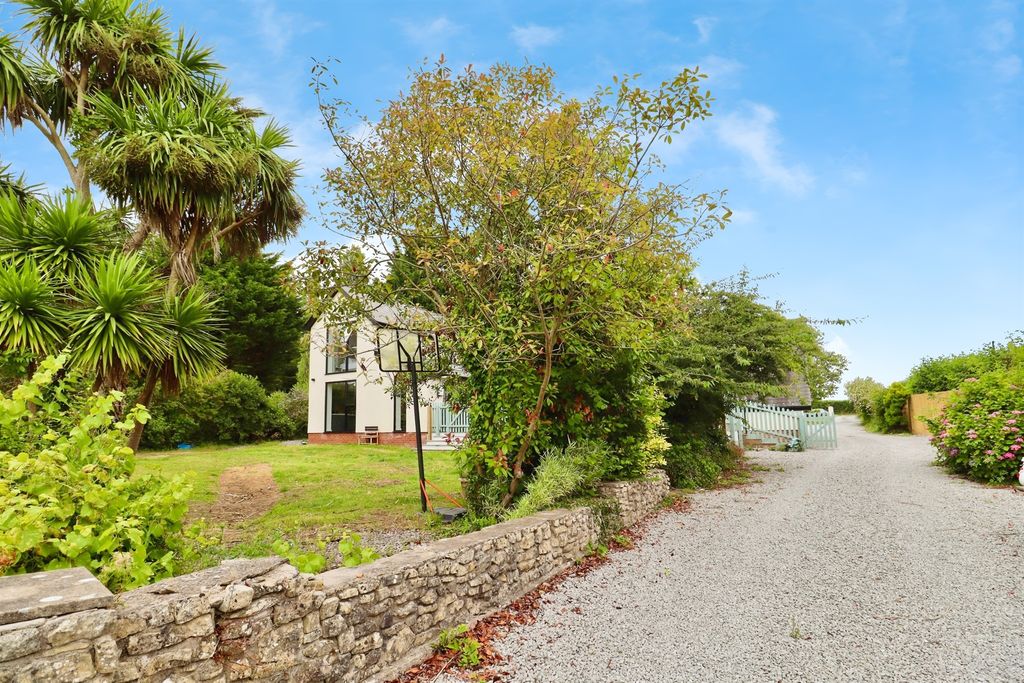 Property photo 2 of 33