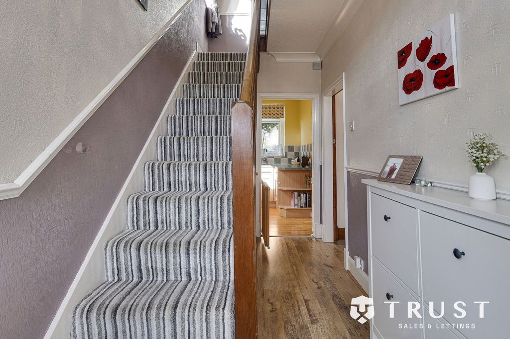 Property photo 3 of 33
