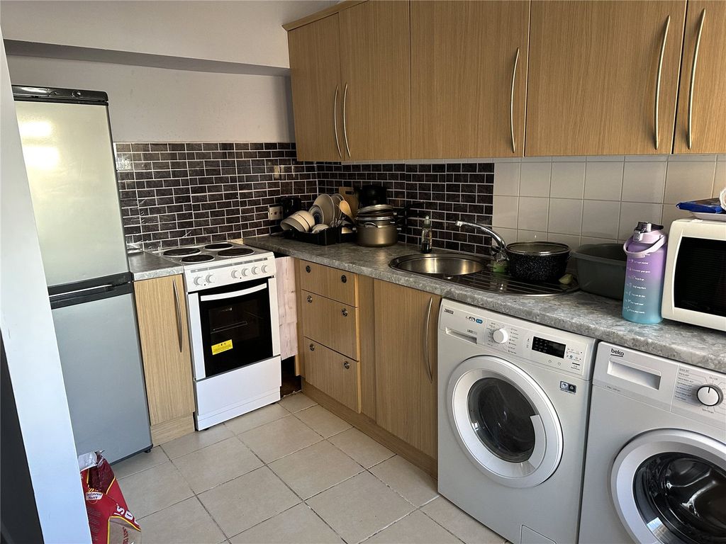 Property photo 2 of 10 Photo 02