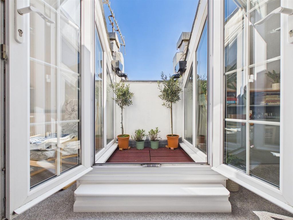 Property photo 3 of 11 Cam04311G0-Pr0113-Still013.Jpg