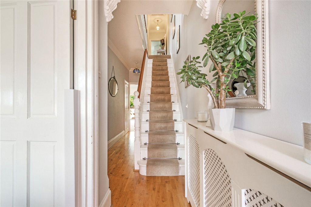 Property photo 2 of 15 Entrance Hall