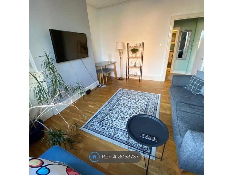 Property photo 2 of 11 Living Room