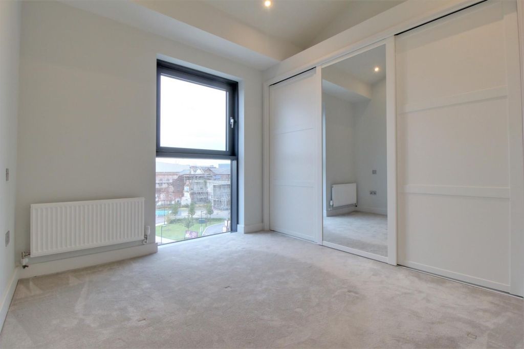 2 bed flat for saleSt. Ann Way, Gloucester GL1 photo 4