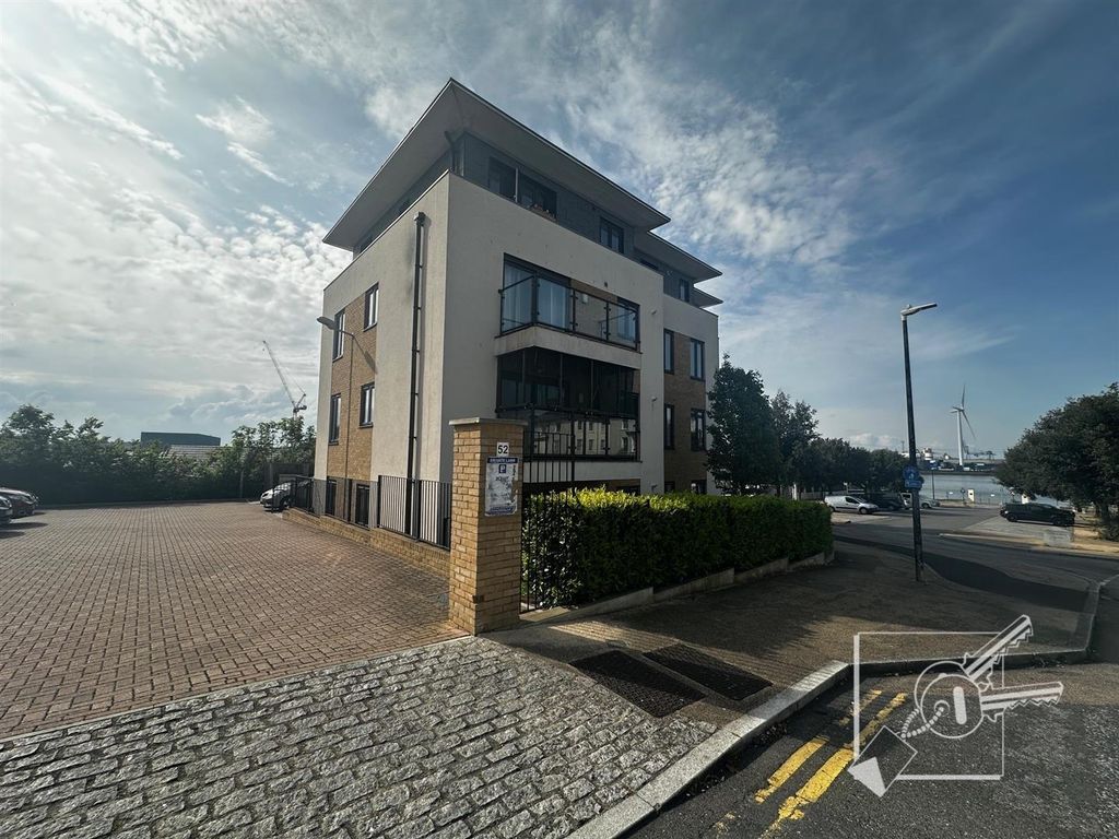 Property photo 1 of 11 External