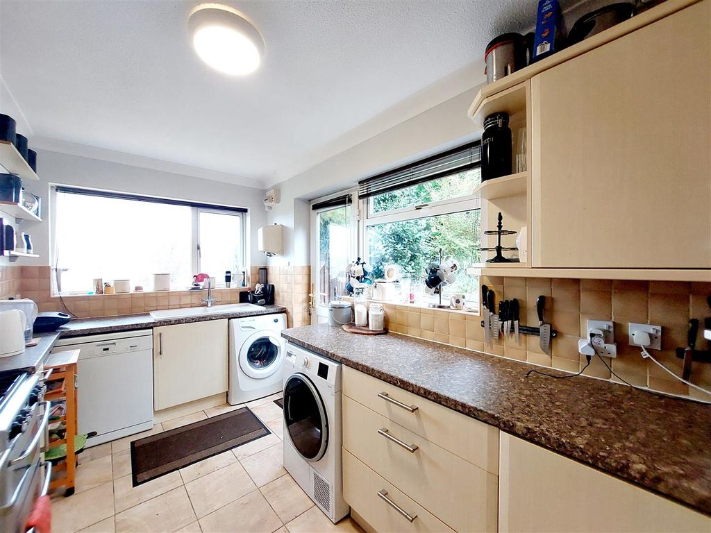 Property photo 3 of 14 Kitchen