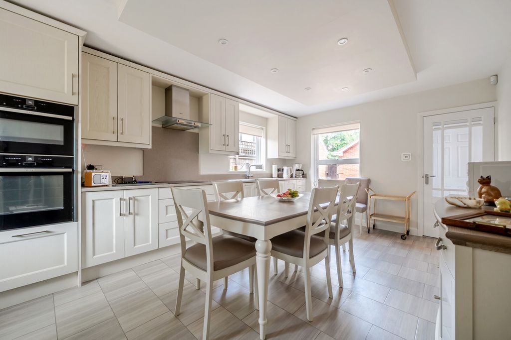 Property photo 3 of 22 1494460-18-6A58Eb...