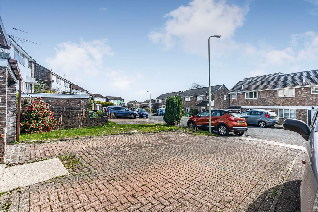 Property photo 2 of 37