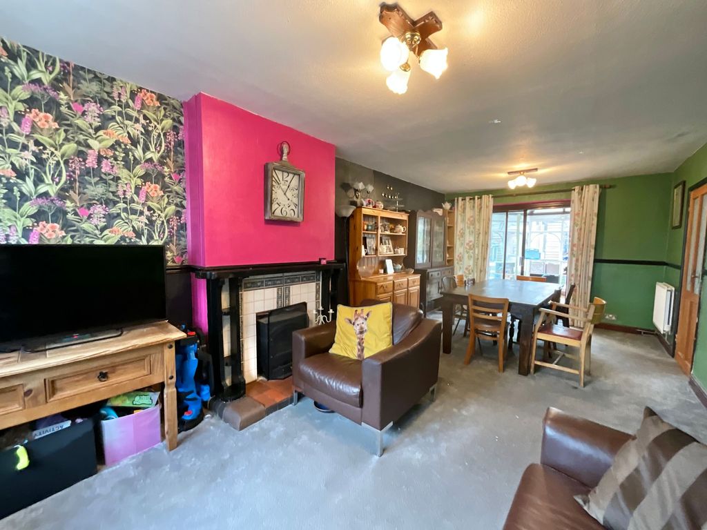 Property photo 2 of 32