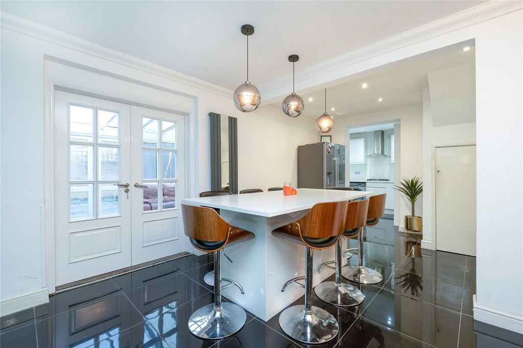 Property photo 2 of 24 Picture No. 04