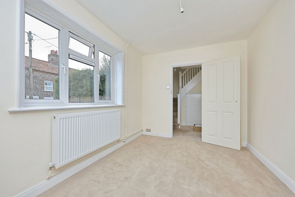 Property photo 2 of 27