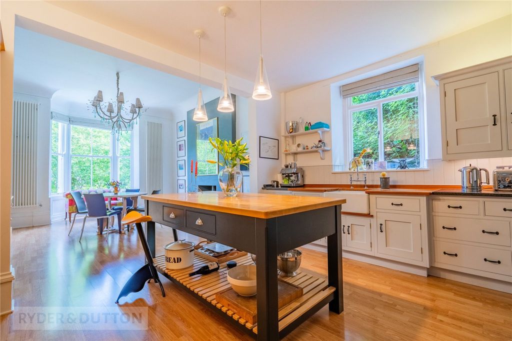Property photo 2 of 41 Dining/Kitchen