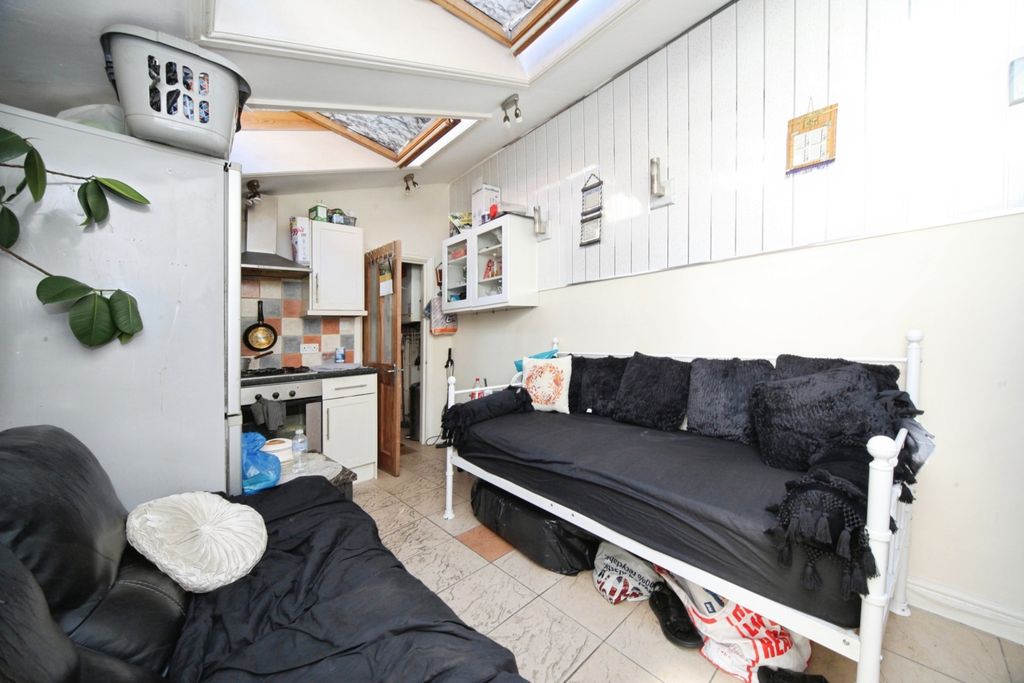 Property photo 3 of 8 Pbox-Img.Jpg