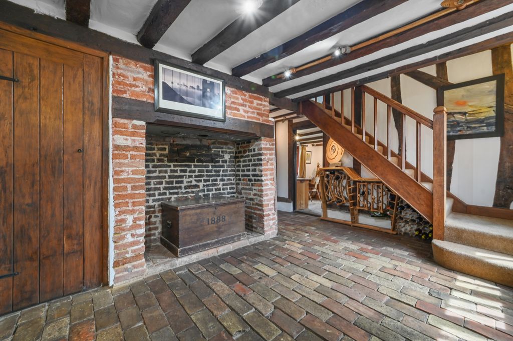 Property photo 2 of 31