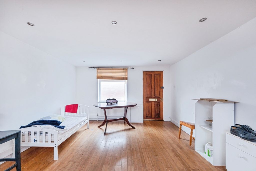 Property photo 2 of 15 Photo