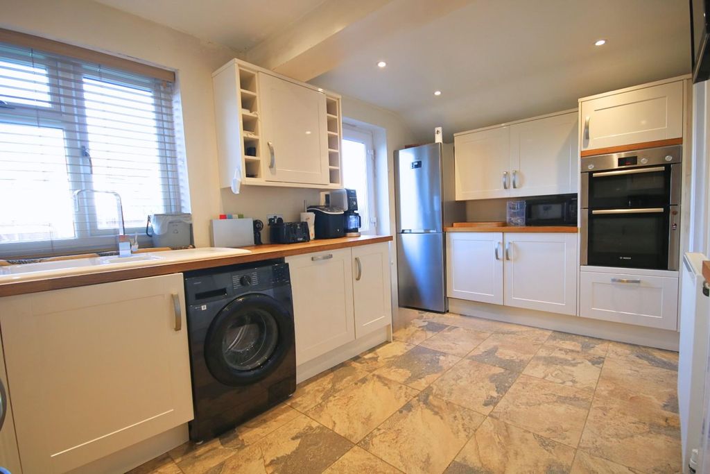 Property photo 3 of 15 Kitch3 (7).Jpg