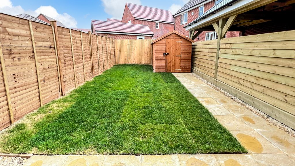Property photo 2 of 12 Garden