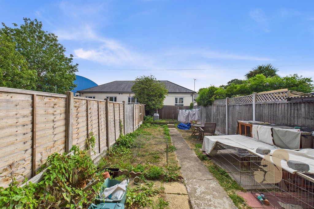 Property photo 2 of 10 Cam05668G0-Pr0013-Still013.Jpg